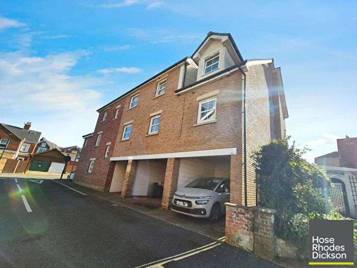 3 Bedroom End Of Terrace House To Rent In Albert Street, Newport, PO30