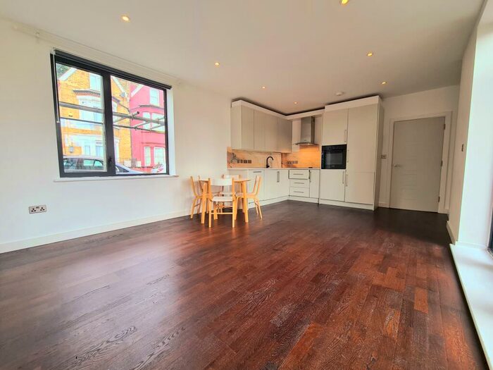 1 Bedroom Apartment To Rent In Confidence House, Woolwich, SE18