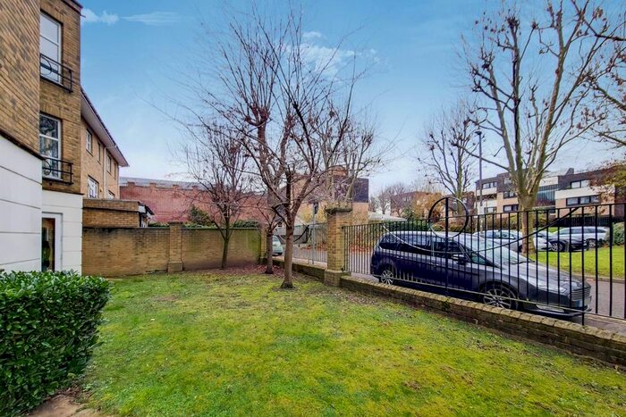 1 Bedroom Flat To Rent In Chesterton Close, East Putney, London, SW18