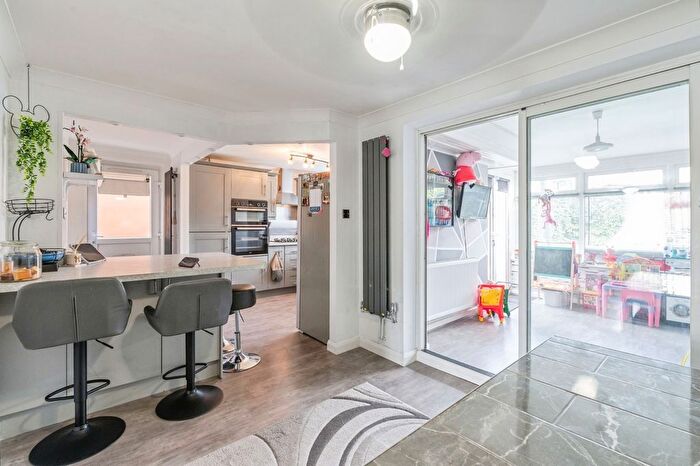3 Bedroom Detached House For Sale In Douglas Close, Grays, Essex, RM16
