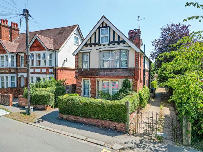 5 Bedroom Detached House For Sale In St Annes Road, Caversham, RG4