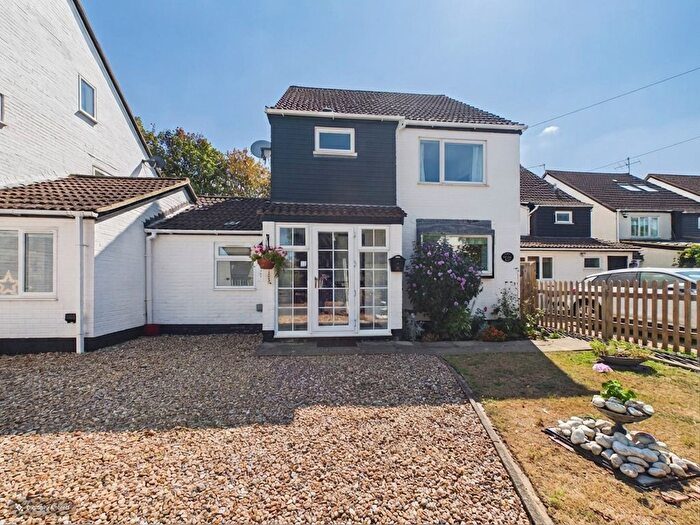 4 Bedroom Link Detached House To Rent In Temple Lane, Temple, Marlow, Buckinghamshire, SL7