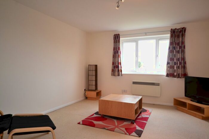 2 Bedroom Flat To Rent In Blackdown Close, East Finchley, N2