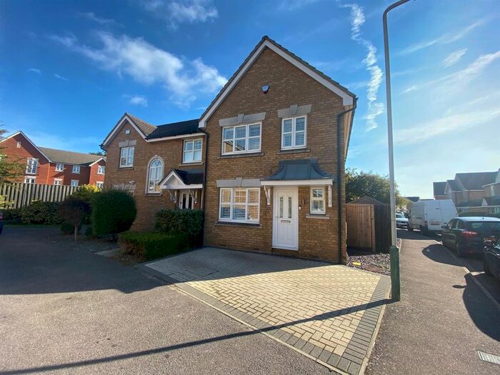 3 Bedroom Semi-Detached House To Rent In Kershaw Close, Hornchurch, RM11
