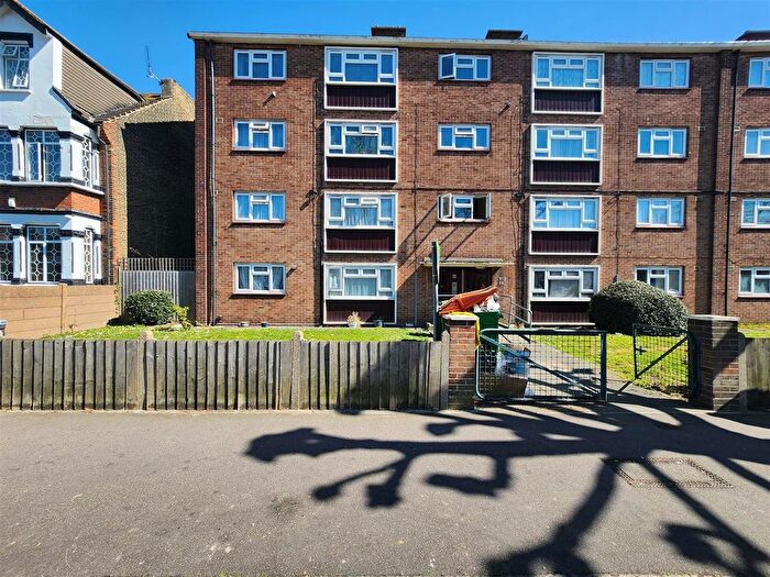 2 Bedroom Flat To Rent In Shrewsbury Road, London, E7