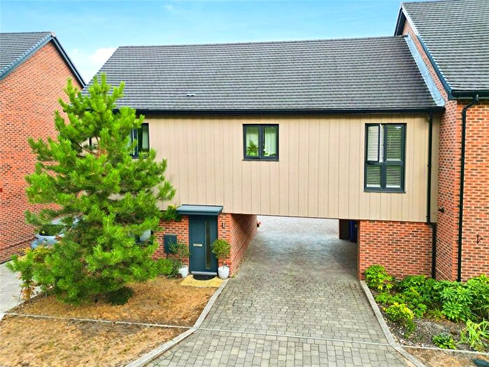 2 Bedroom Maisonette For Sale In Hollywood Place, Crowthorne, Berkshire, RG45