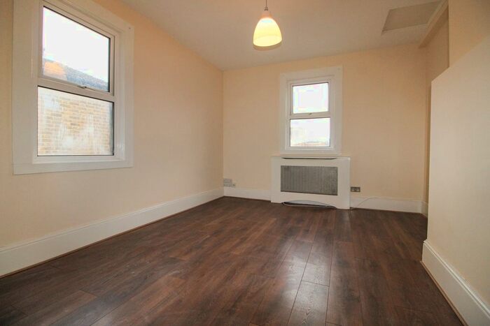 2 Bedroom Flat To Rent In Floyd Road, Charlton, Greenwich, London, SE7