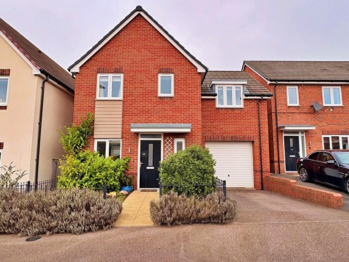 3 Bedroom Detached House For Sale In Laing Close, Rugby, CV21