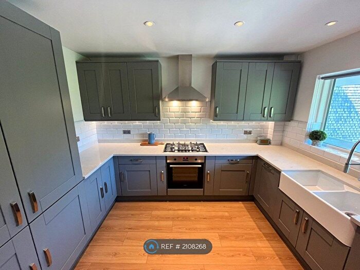 4 Bedroom Flat To Rent In Victoria Drive, London, SW19