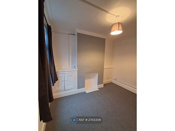 1 Bedroom Flat To Rent In Warwick Street, Leicester, LE3