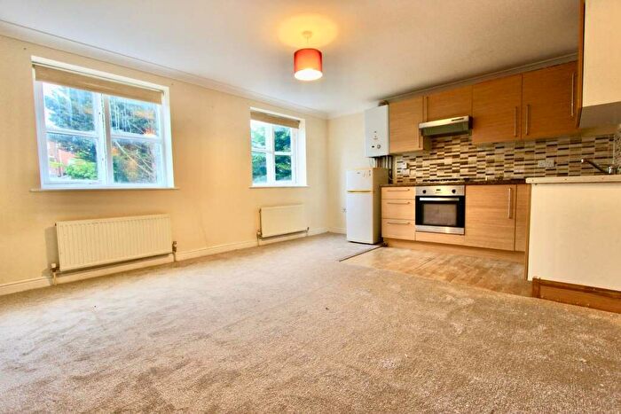 2 Bedroom Flat To Rent In Pickard Close, London, N14