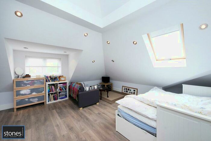Apartment To Rent In Holden Road, Woodside Park, London, N12