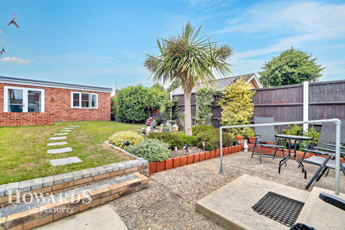 3 Bedroom Semi-Detached Bungalow For Sale In Kirkley Run, Lowestoft, NR33