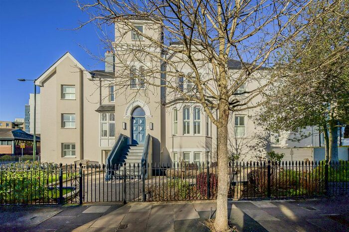 2 Bedroom Flat To Rent In Bridgeman Road, Teddington, TW11