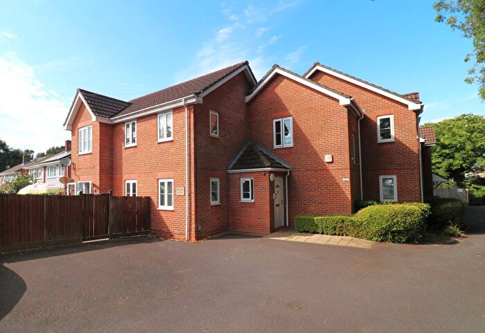 2 Bedroom Flat For Sale In Allen Road, Hedge End, SO30