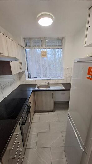 2 Bedroom Flat To Rent In Angel Close, Edmonton, N18