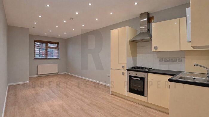 Studio To Rent In Finchley Road, London, NW11