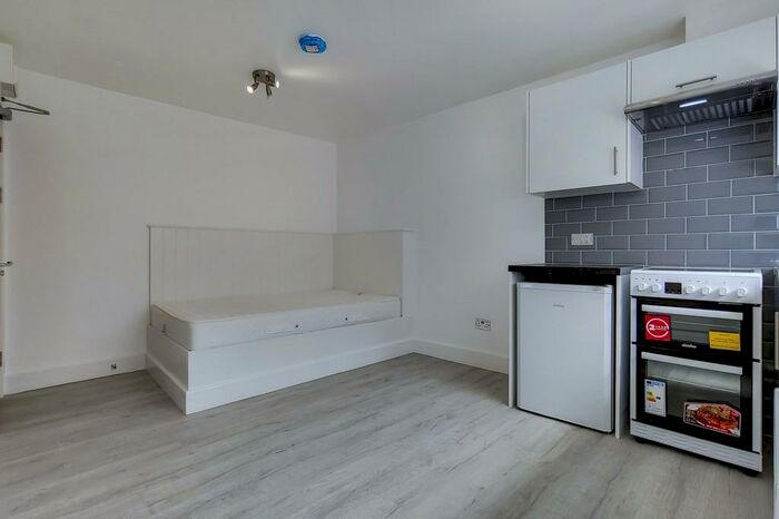 Studio To Rent In Sunnyside Terrace, London, NW9