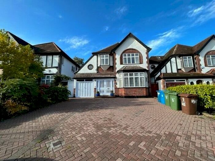 5 Bedroom Detached House To Rent In Dukes Avenue, Edgware, Greater London, HA8