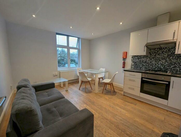 3 Bedroom Flat To Rent In Fordwych Road, London, NW2