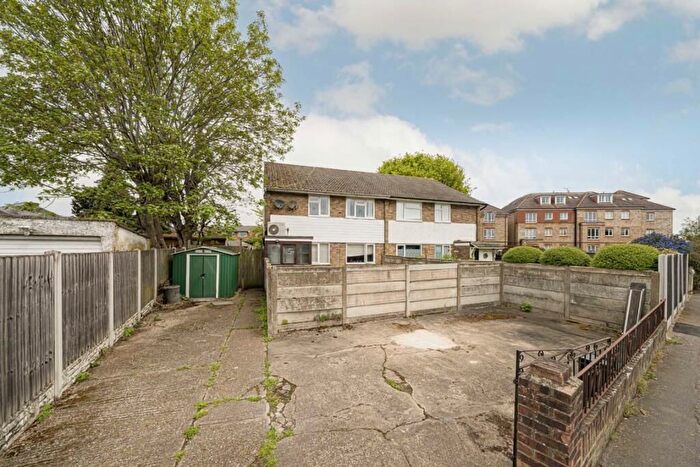 2 Bedroom Flat For Sale In Littleton Road, Ashford, Surrey, TW15