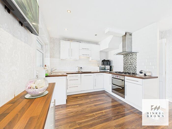 3 Bedroom Semi-Detached House For Sale In Woodbrooke Way, Corringham, Essex, SS17