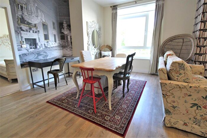 2 Bedroom Apartment To Rent In Clarendon Avenue, Leamington Spa, CV32