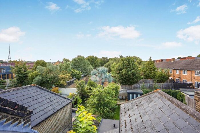 3 Bedroom Apartment To Rent In Tritton Road, London, SE21