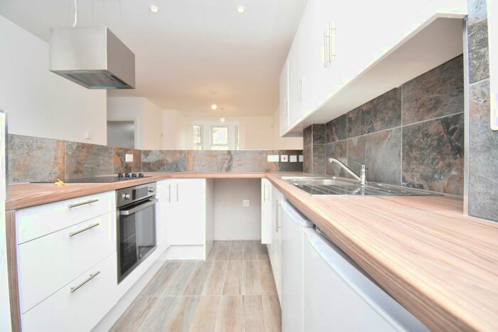 4 Bedroom End Of Terrace House To Rent In Sandcliff Road, DA8