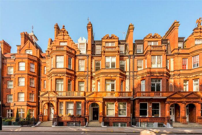 3 Bedroom Flat For Sale In Lower Sloane Street, London, SW1W