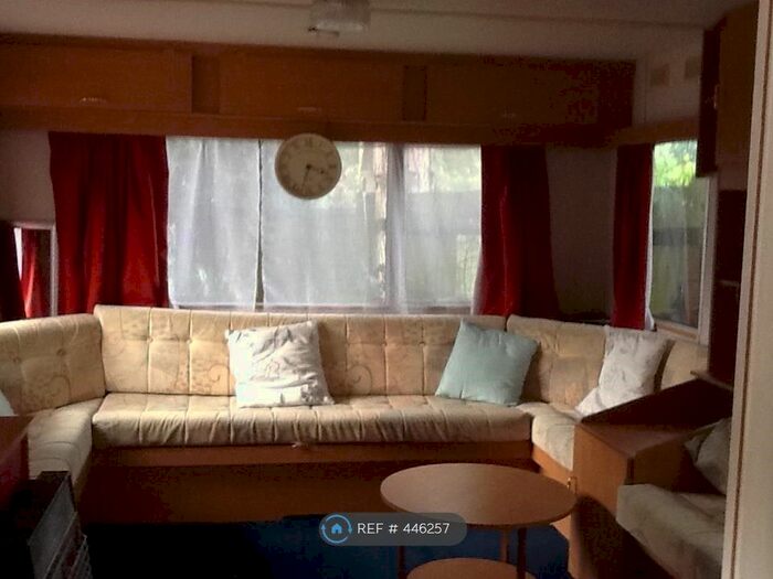 2 Bedroom Mobile/park Home To Rent In Court Close Farm, Cobham, KT11