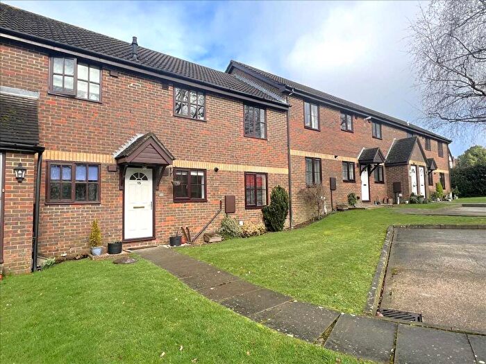 2 Bedroom Maisonette For Sale In Oak Tree Way, Horsham, RH13