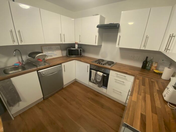 6 Bedroom House To Rent In Raymond Crescent, Guildford, GU2