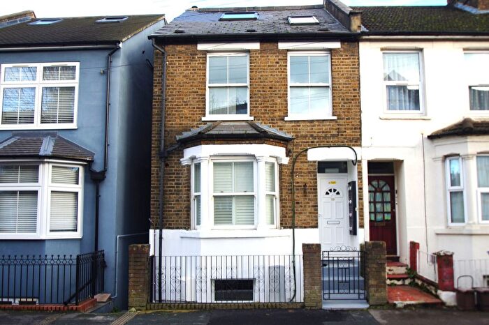 Maisonette To Rent In Gladstone Road, Watford, WD17