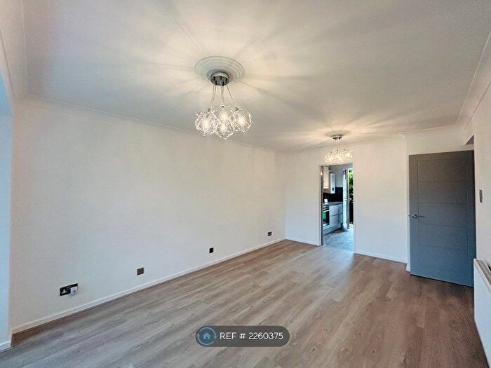 2 Bedroom Maisonette To Rent In Harbinger Road, Birmingham, B38