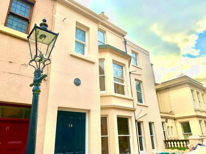 2 Bedroom Apartment To Rent In Park Valley, The Park, NG7