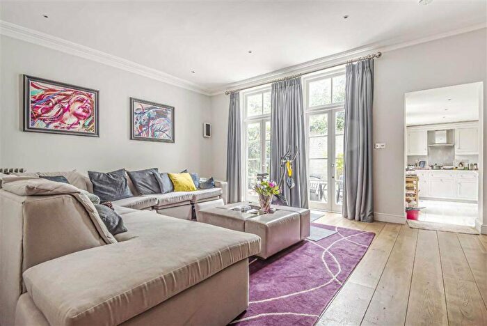 2 Bedroom Flat To Rent In Redcliffe Square, South Kensington, SW10