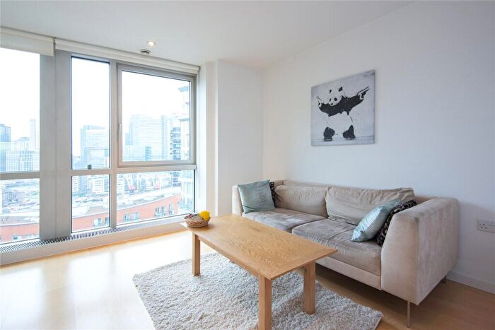 Flat To Rent In Ontario Tower, Fairmont Avenue, E14