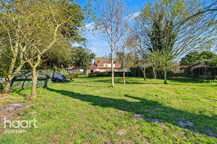 3 Bedroom Semi-Detached House For Sale In Bintree Road, Billingford, NR20