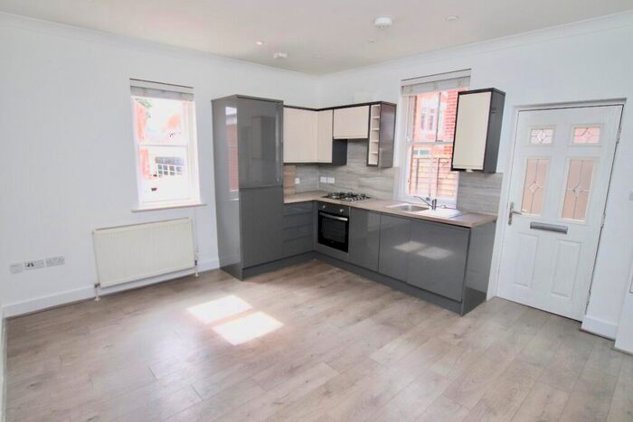 2 Bedroom Flat To Rent In Bedroom Apartment | The Avenue | Available St August, SO17