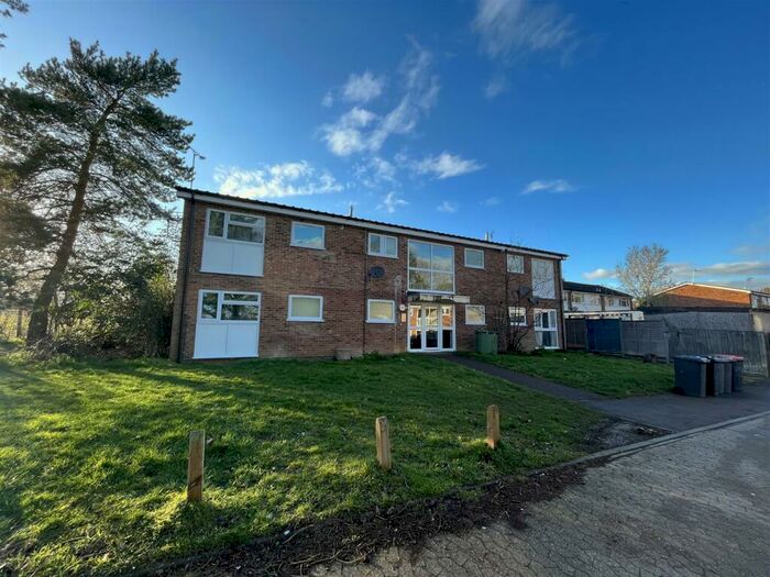 2 Bedroom Flat To Rent In Plewes Close, Kensworth, Dunstable, LU6