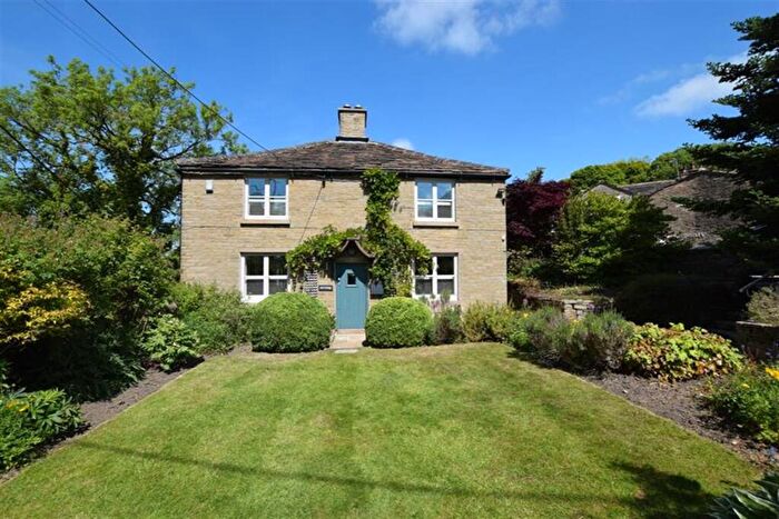 4 Bedroom Detached House To Rent In Windmill Lane, Kerridge, Macclesfield, SK10