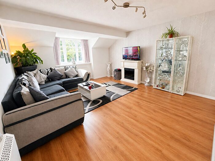 2 Bedroom Flat For Sale In Rycote Close, Swindon, SN5