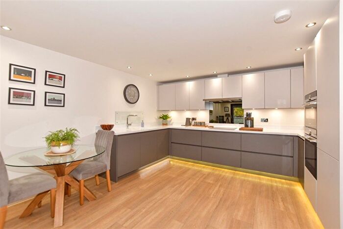 2 Bedroom Flat For Sale In Prospect Road, Hythe, Kent, CT21