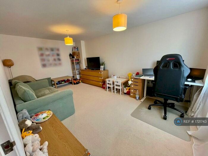 3 Bedroom Detached House To Rent In Bushmead, Monkston, Milton Keynes, MK10