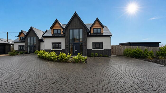 4 Bedroom Detached House For Sale In Llwydcoed Road, Aberdare, CF44