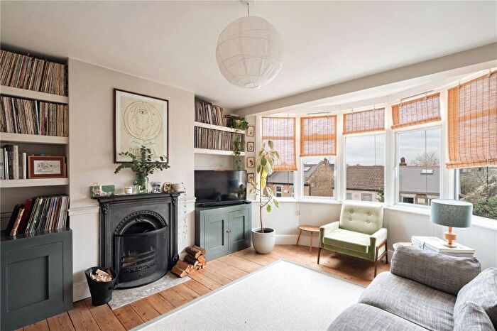 2 Bedroom Flat For Sale In Fraser Road, Walthamstow, London, E17