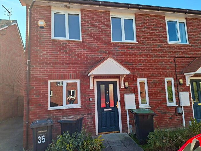 3 Bedroom House To Rent In Moon Crescent, NG16