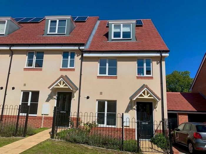 3 Bedroom End Of Terrace House To Rent In Prospect Road, SO19