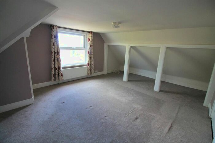 1 Bedroom Flat To Rent In South Street, Lancing, BN15